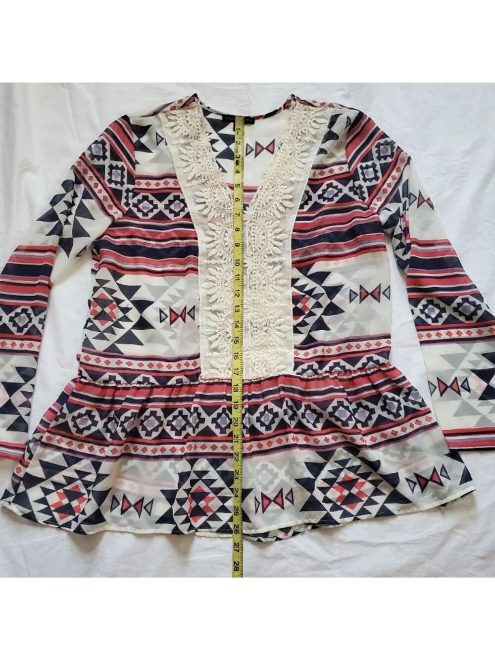 Signature Studio Women's Aztec Print White Lace V-Neck Peplum Hem Blouse Medium - Picture 8 of 11